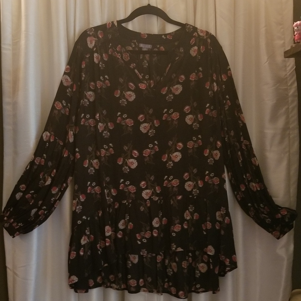 Bell Sleeve High-Low blouse (3X)